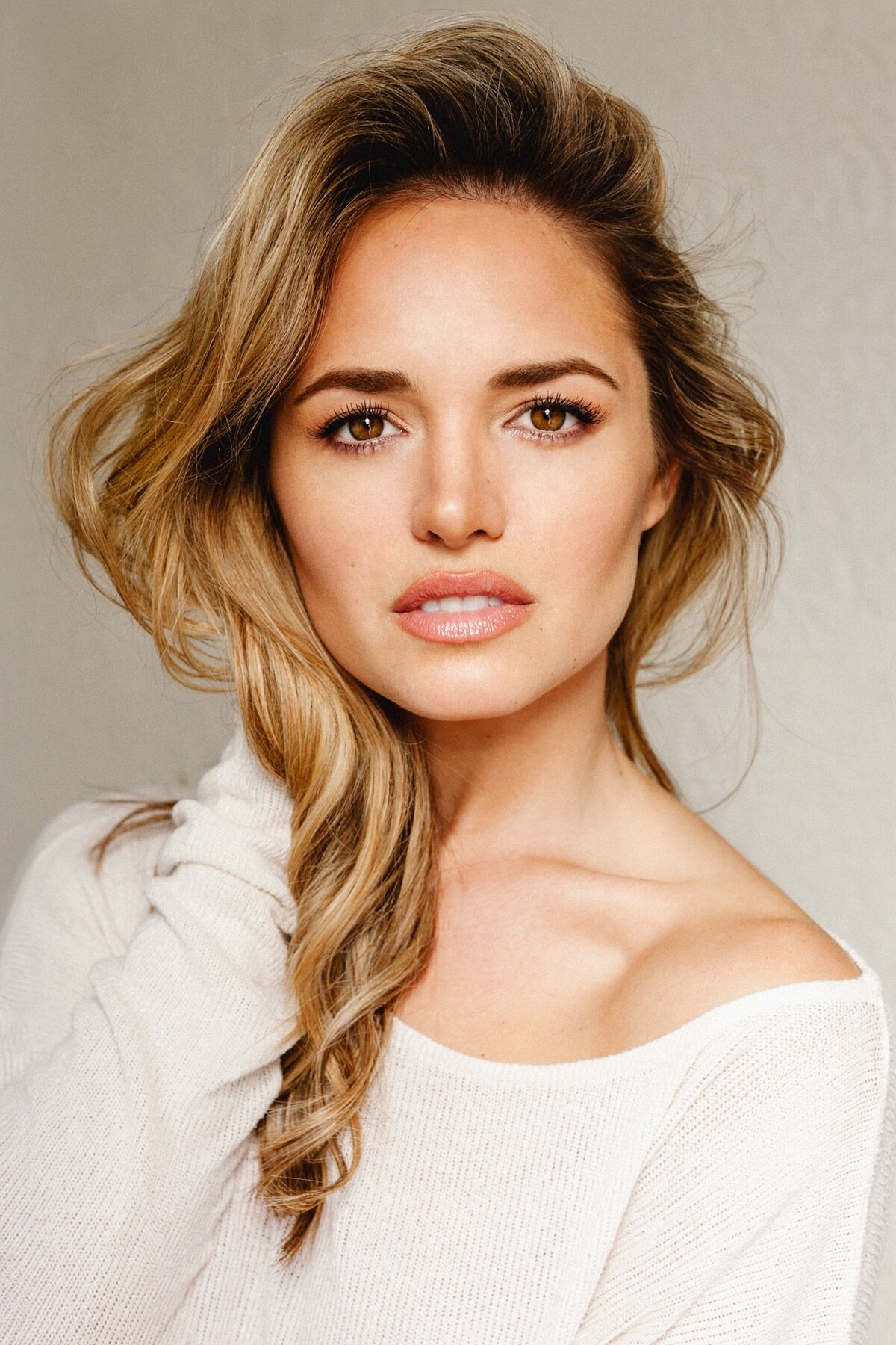 Annie Heise as Sienna Whitby in Elsbeth Annie Heise as Sienna Whitby in Elsbeth