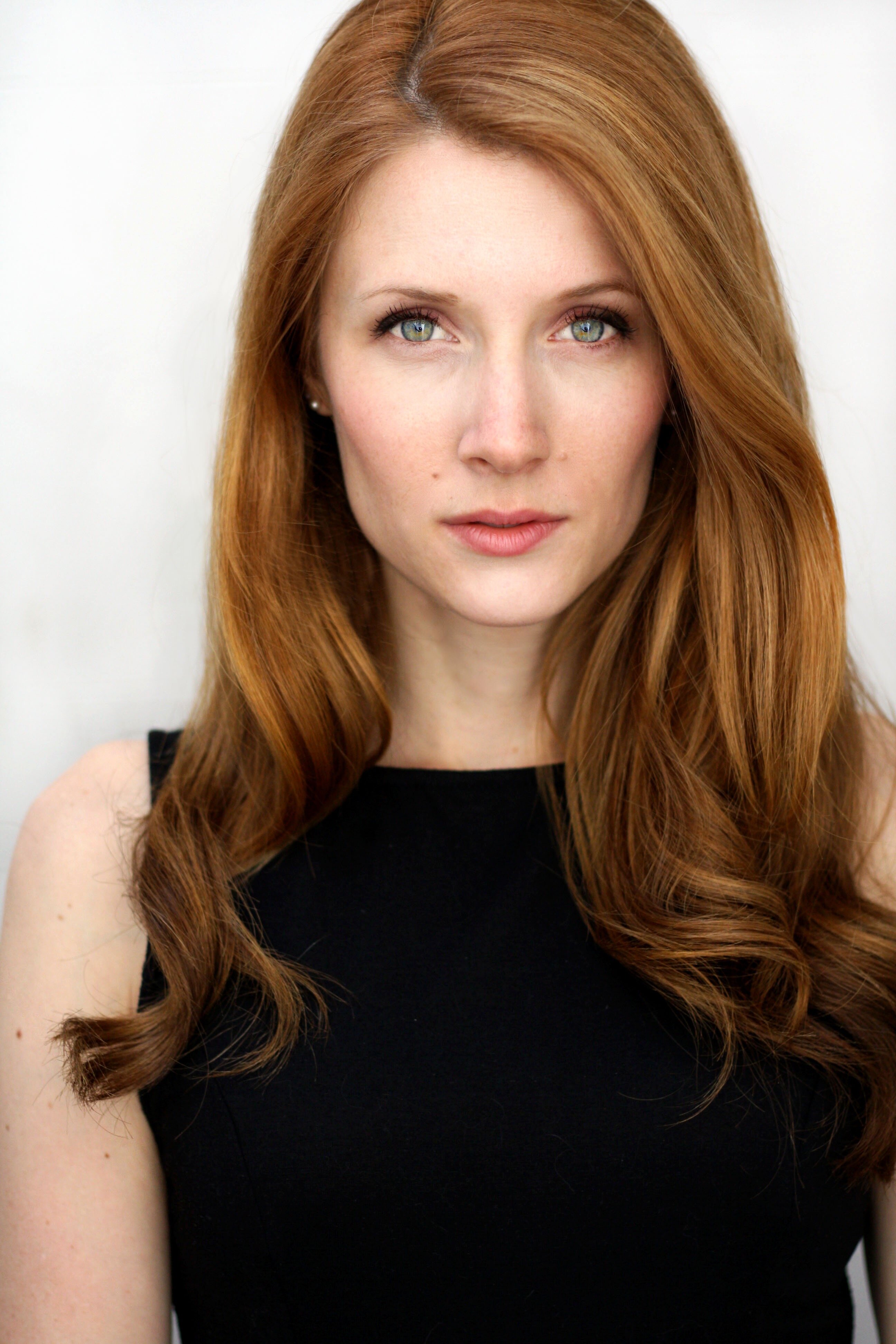 Hannah Jane McMurray as Detective Lexie Hawes in Elsbeth Hannah Jane McMurray as Detective Lexie Hawes in Elsbeth